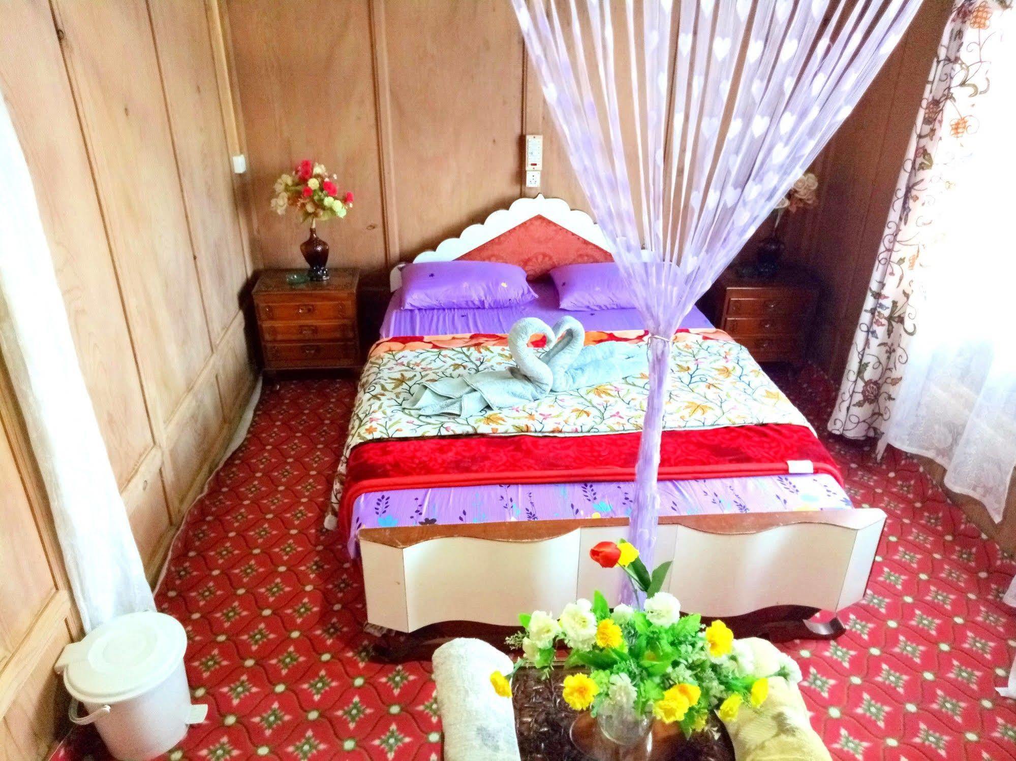 New Bul Bul Group Of Houseboats Srinagar Hotell Durgjan Exteriör bild
