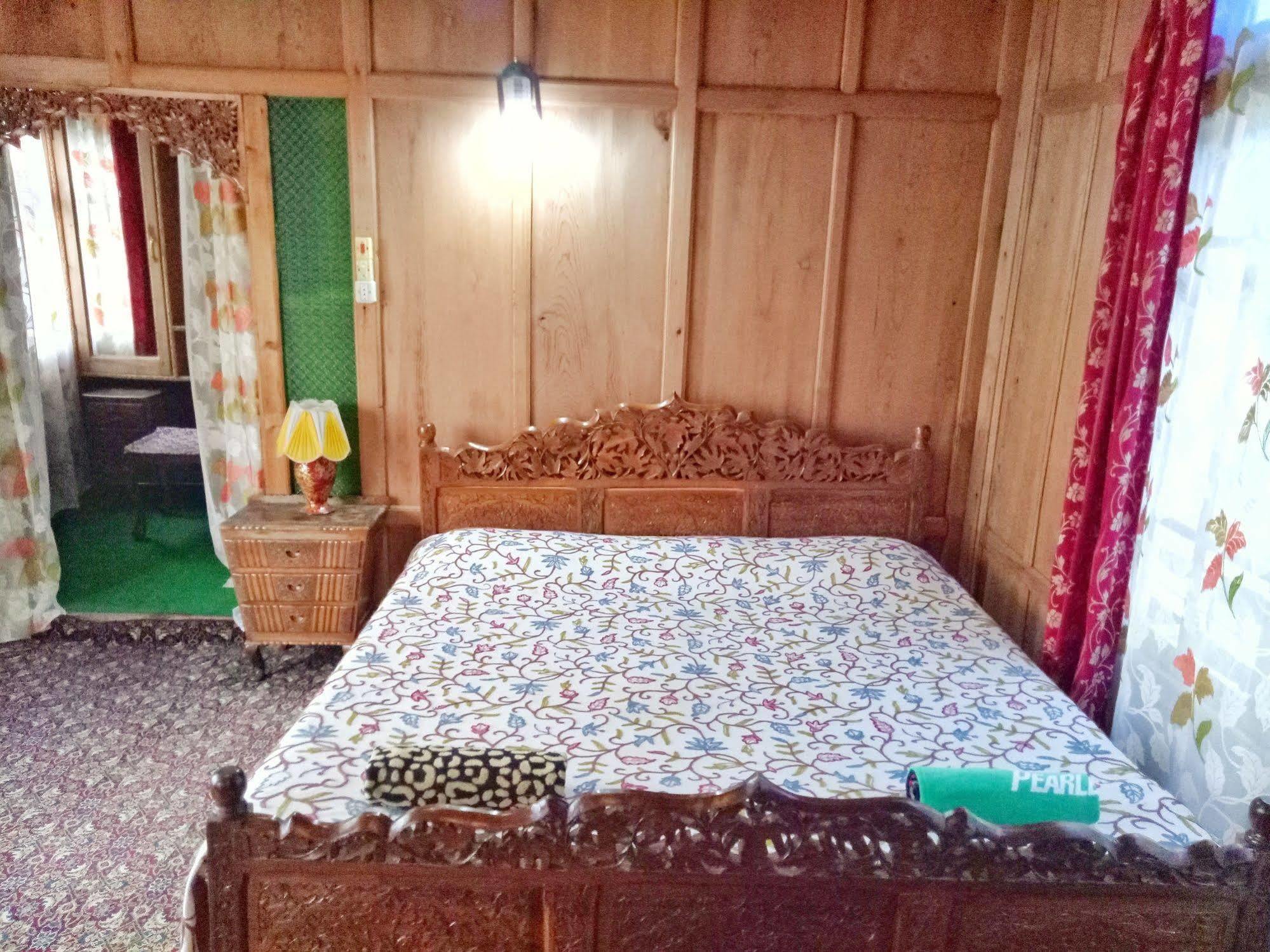 New Bul Bul Group Of Houseboats Srinagar Hotell Durgjan Exteriör bild